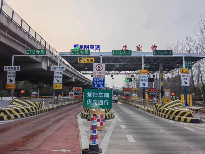 祭扫车辆优先通行