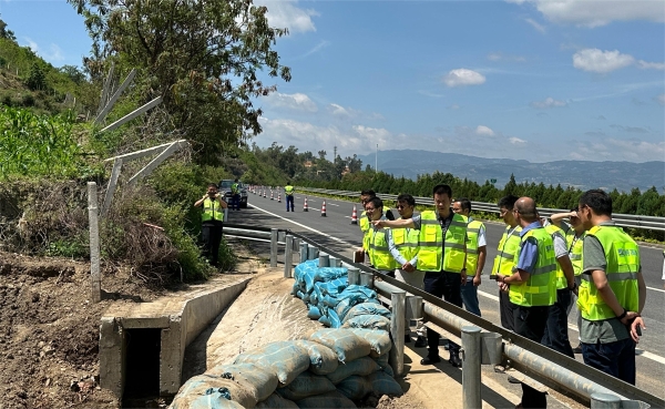 6443963ead84379ff87624acdb1256fb